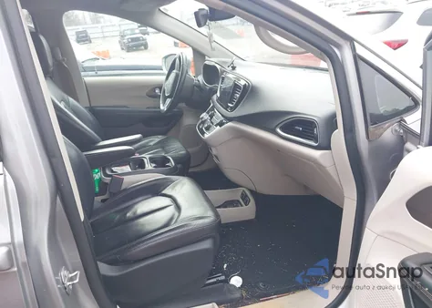 2017 Chrysler Pacifica Touring-L из США, поврежденный, VIN 2C4RC1BG5HR654511